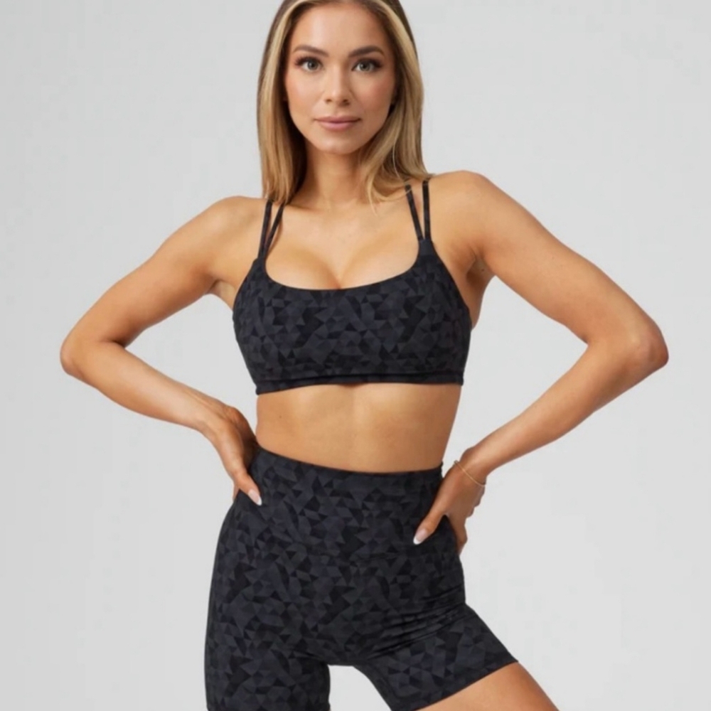 Buffbunny Revolve Sports Bra - Dimension Print, Size XXL, NWOT (no pads)